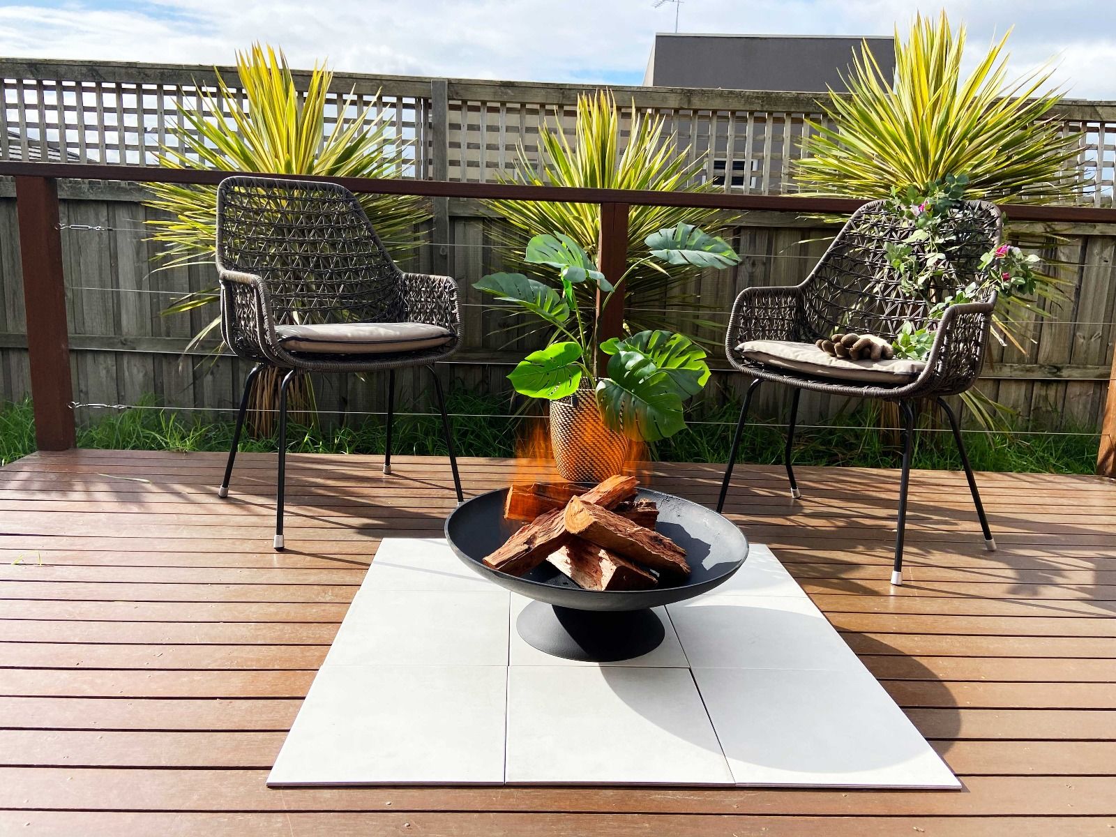 Lassen Cast Iron Fire Pit - Black